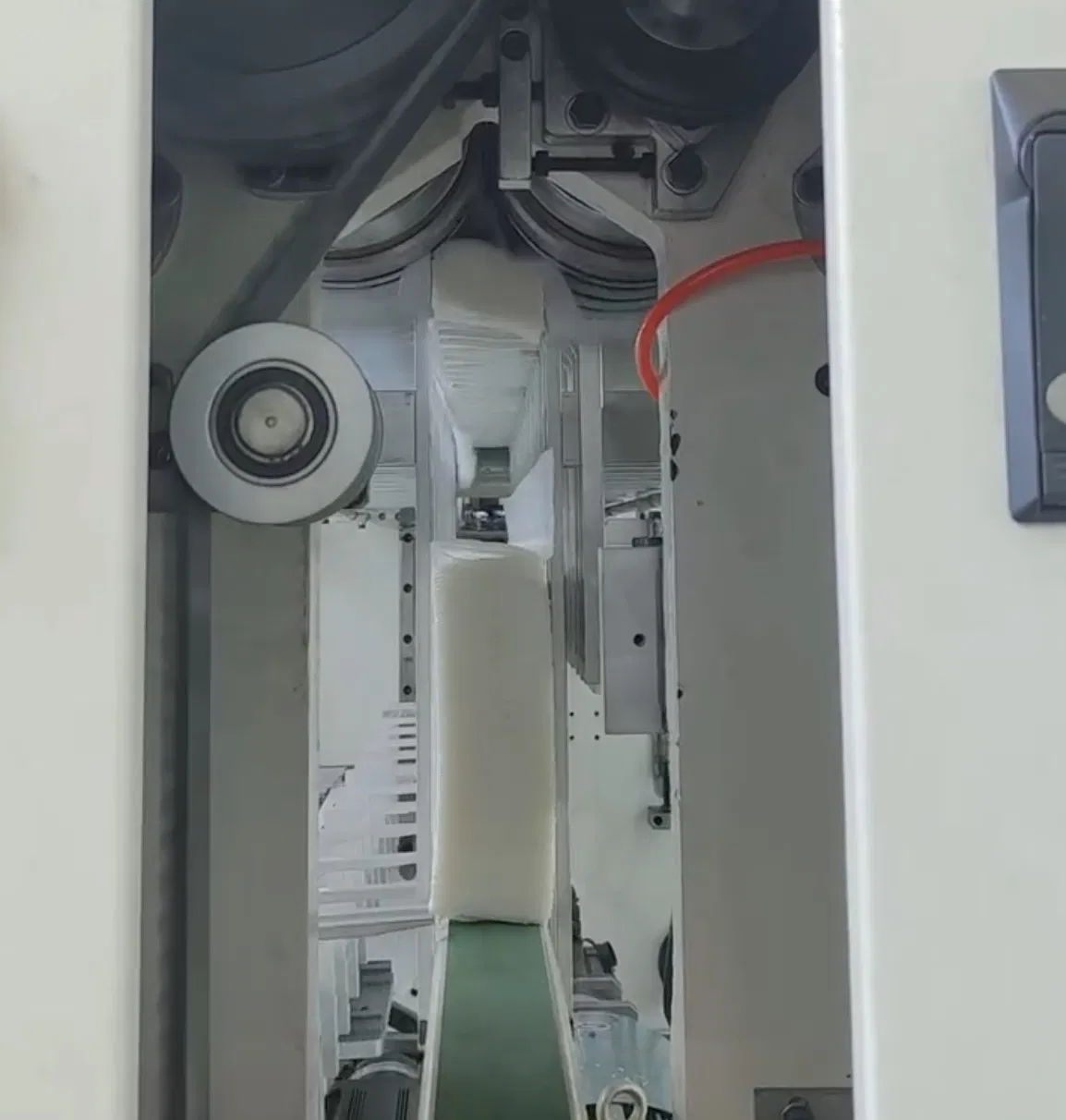 Z/N Fold Hand Towel Machine con laminazione adesiva Rewinder di asciugamani da cucina 4