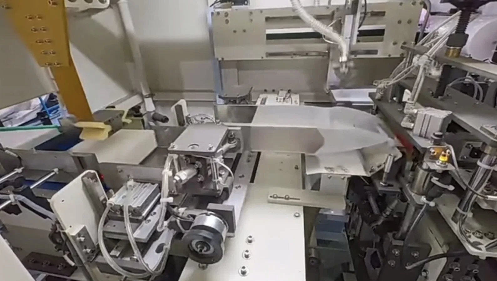 Z/N Fold Hand Towel Machine con laminazione adesiva Rewinder di asciugamani da cucina 6