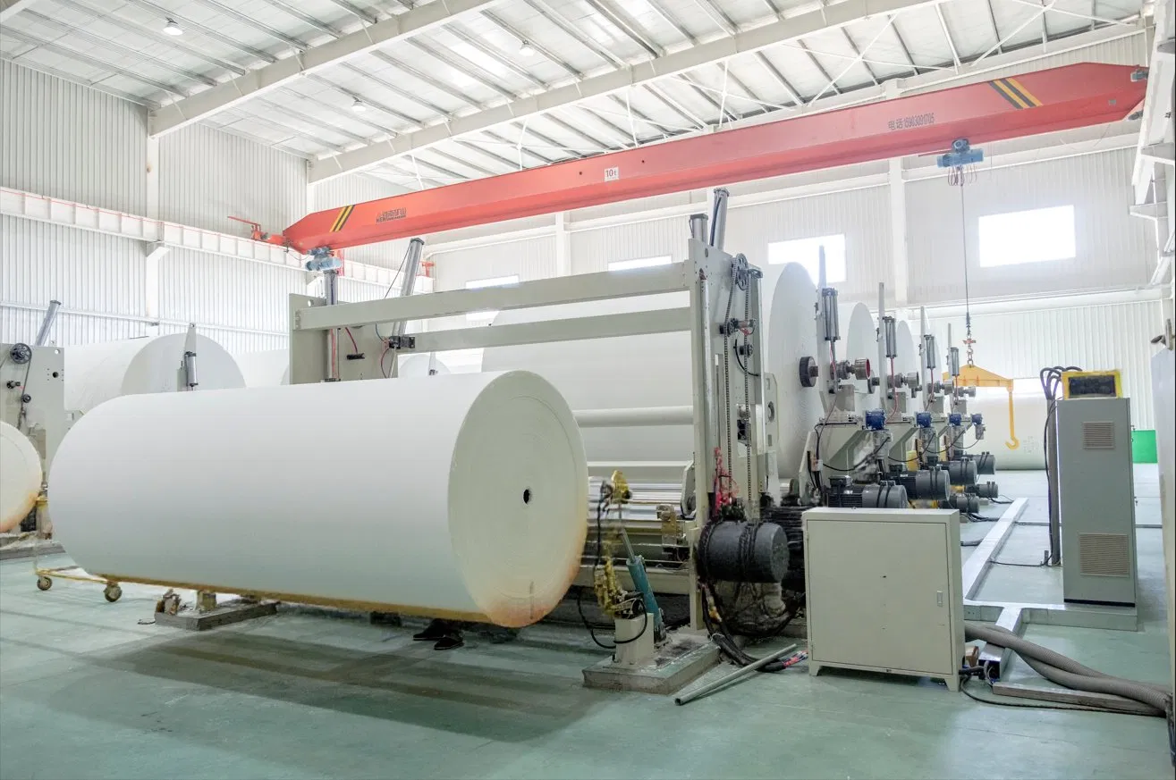 Macchina Taglierina-Ribobinatrice Jumbo Roll Finito da 1800mm con Buona Efficienza 2